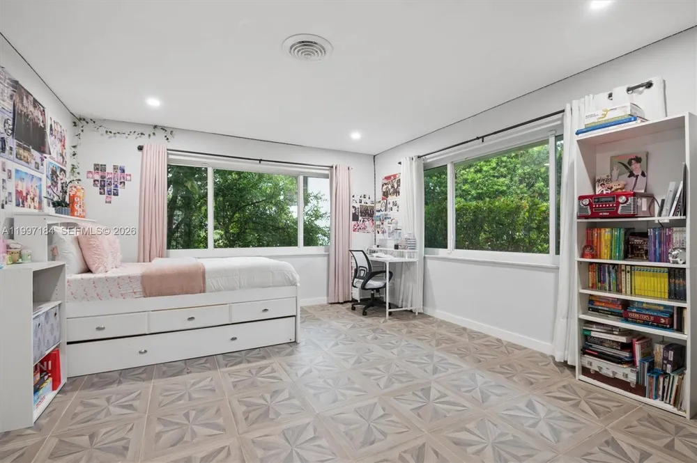 717 NW 30th St, Wilton Manors, FL 33311