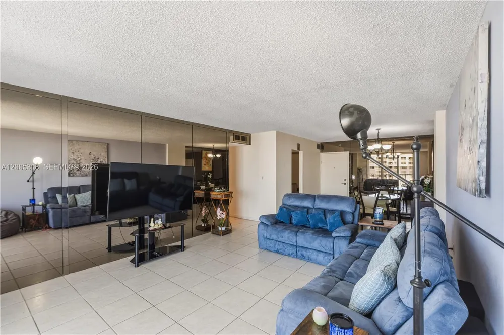 2851 NE 183rd St, Aventura, FL 33160
