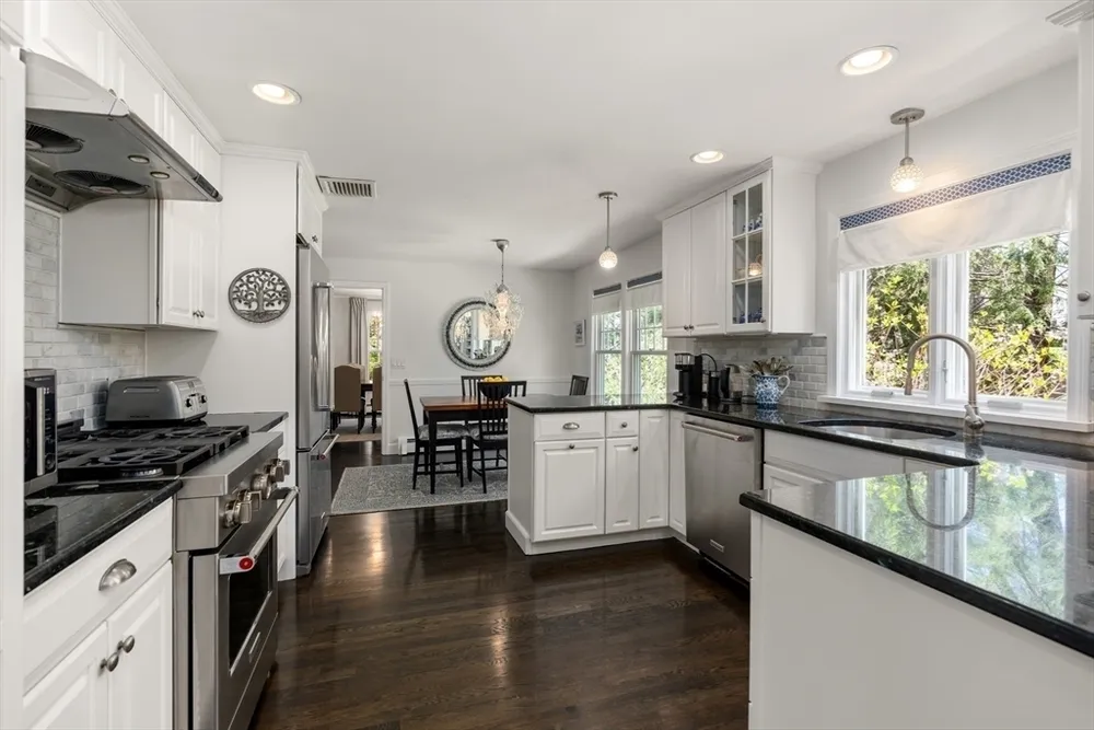 69 Royalston Rd, Wellesley, MA 02481