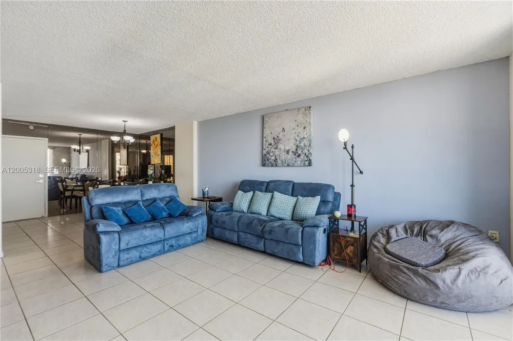 2851 NE 183rd St, Aventura, FL 33160