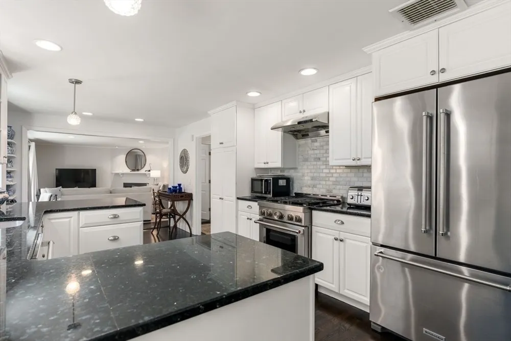 69 Royalston Rd, Wellesley, MA 02481