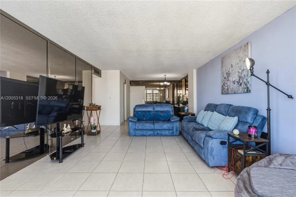 2851 NE 183rd St, Aventura, FL 33160