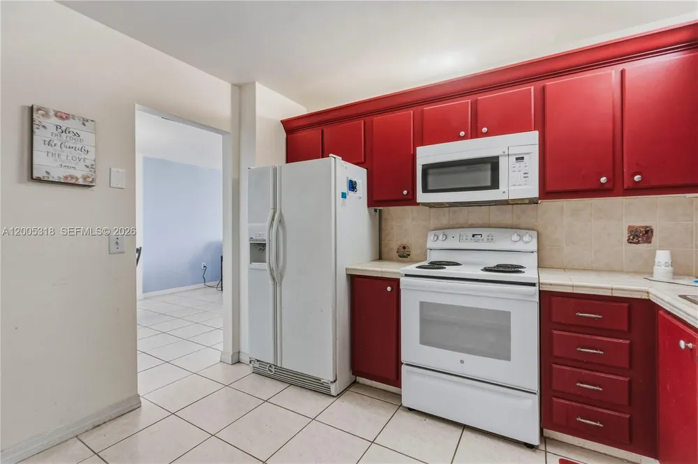2851 NE 183rd St, Aventura, FL 33160