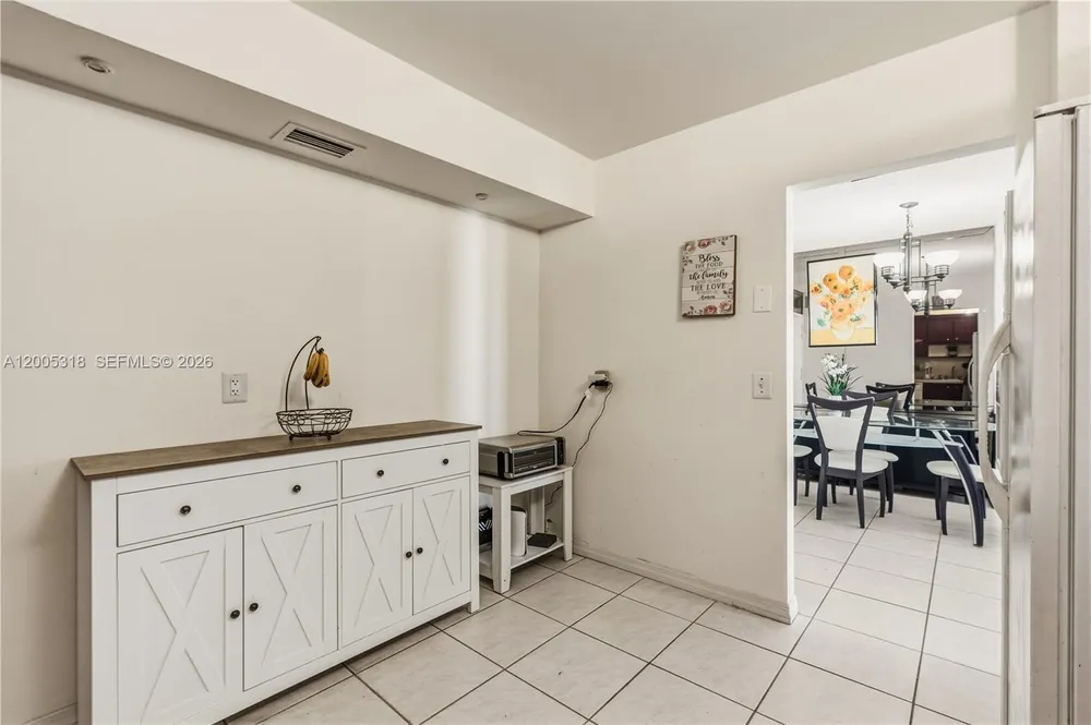 2851 NE 183rd St, Aventura, FL 33160