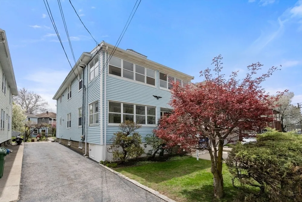 56 California St, Watertown, MA 02472