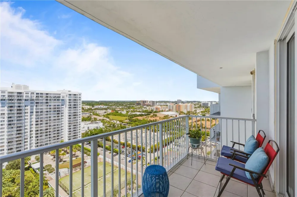 2851 NE 183rd St, Aventura, FL 33160