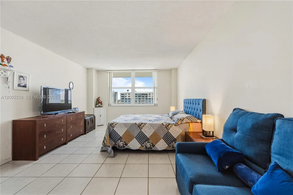 2851 NE 183rd St, Aventura, FL 33160
