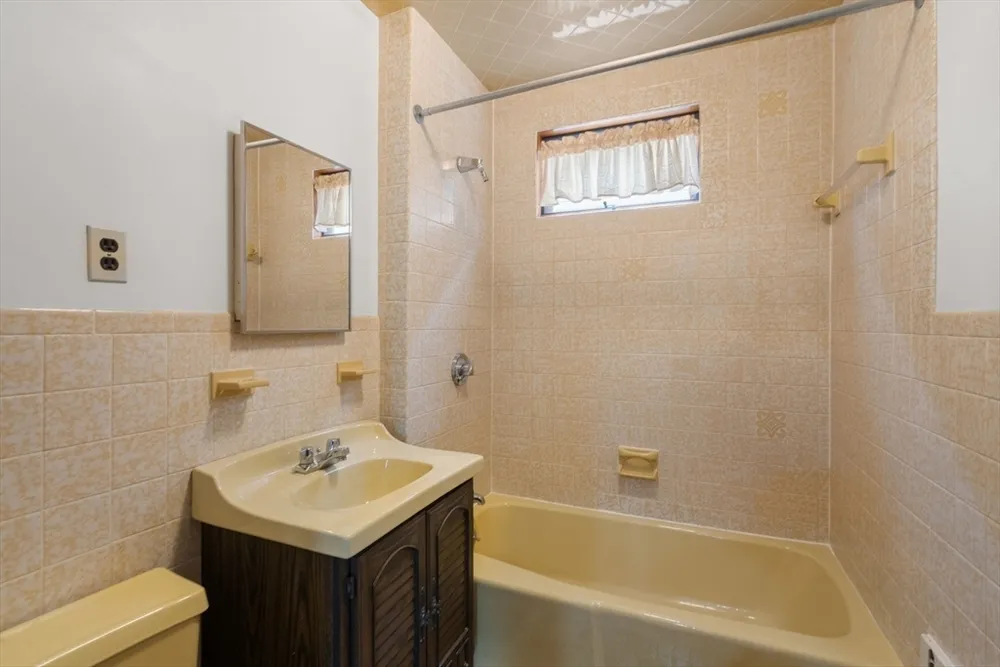 56 California St, Watertown, MA 02472