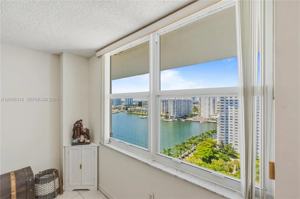 2851 NE 183rd St, Aventura, FL 33160