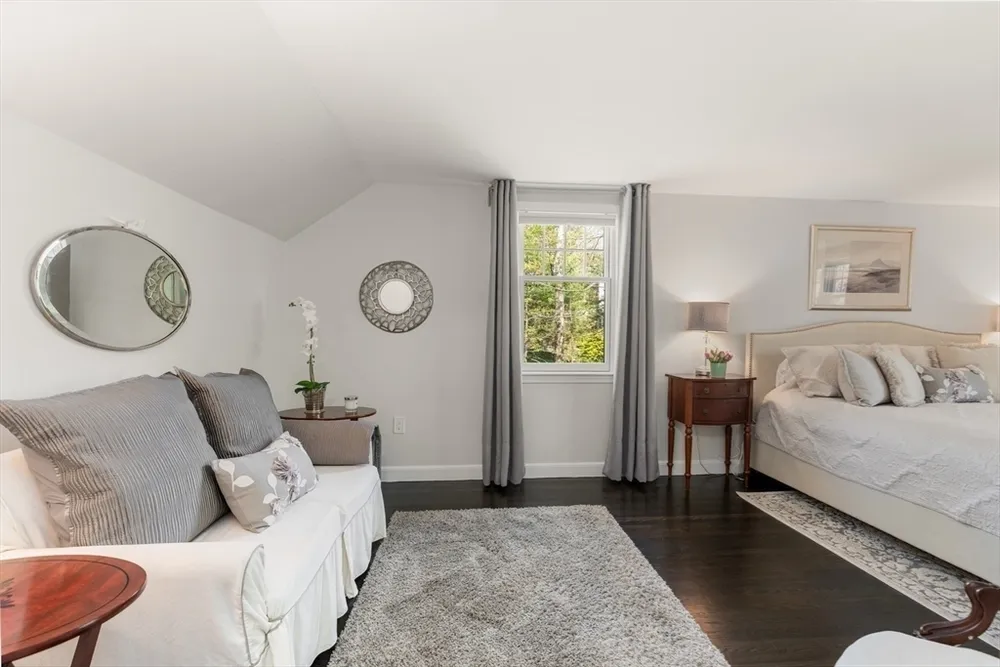 69 Royalston Rd, Wellesley, MA 02481