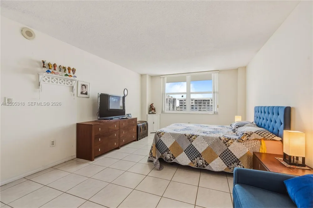 2851 NE 183rd St, Aventura, FL 33160