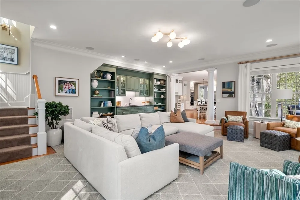84 Glendale Rd, Needham, MA 02492