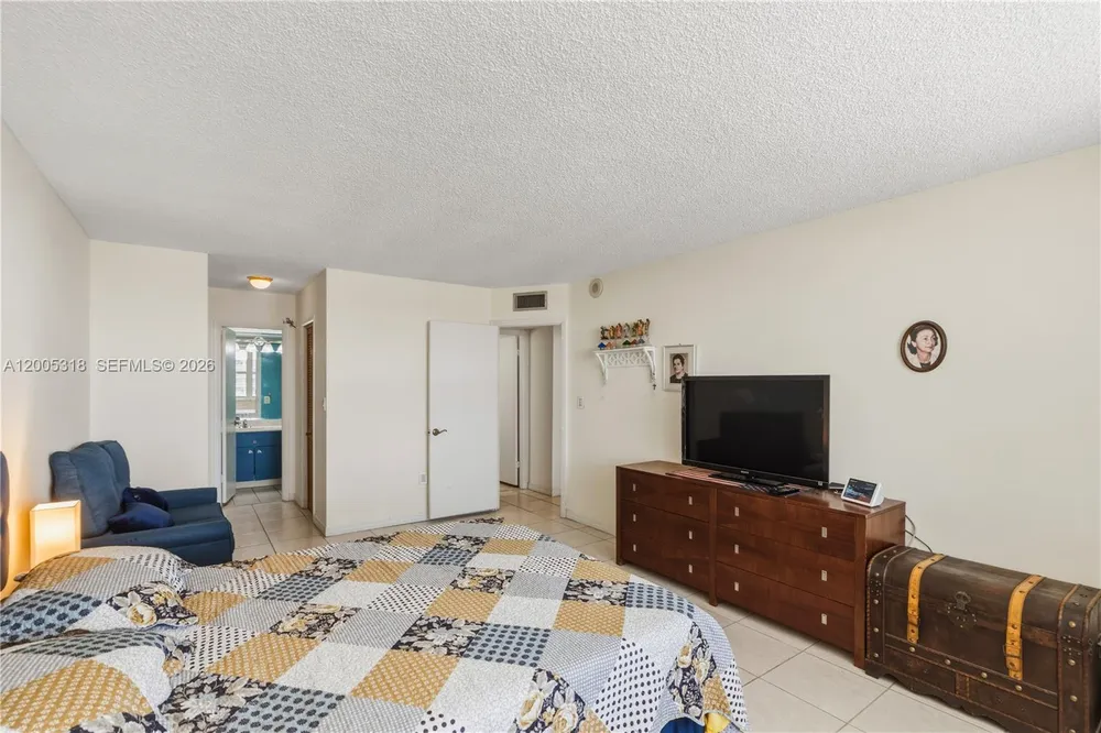 2851 NE 183rd St, Aventura, FL 33160