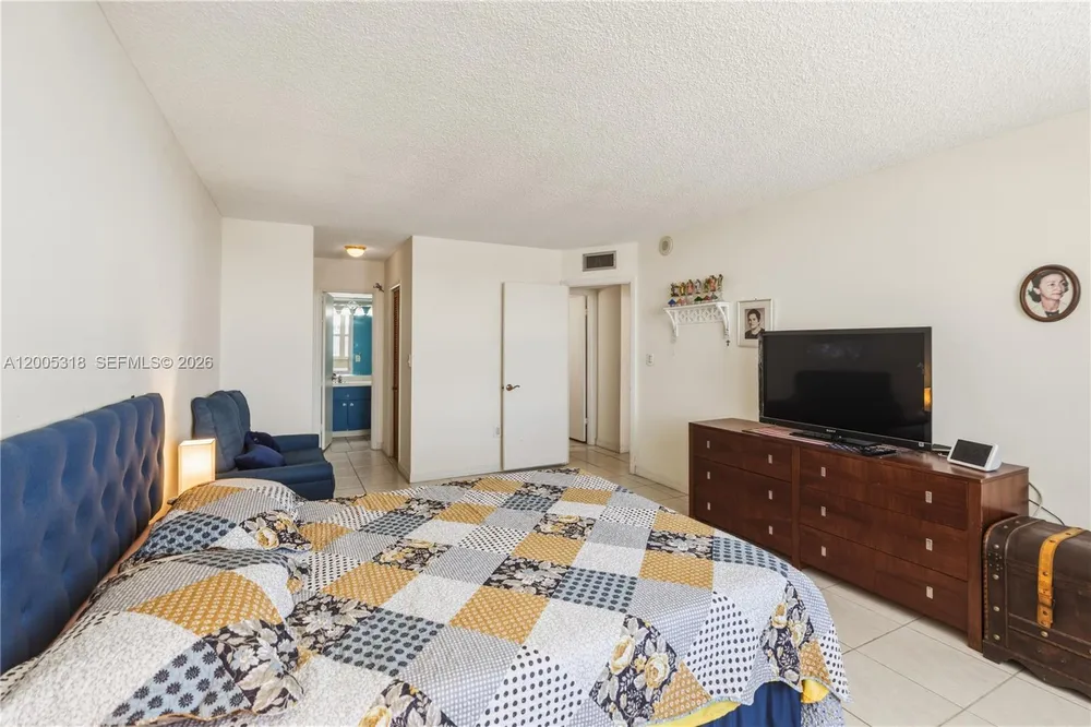 2851 NE 183rd St, Aventura, FL 33160