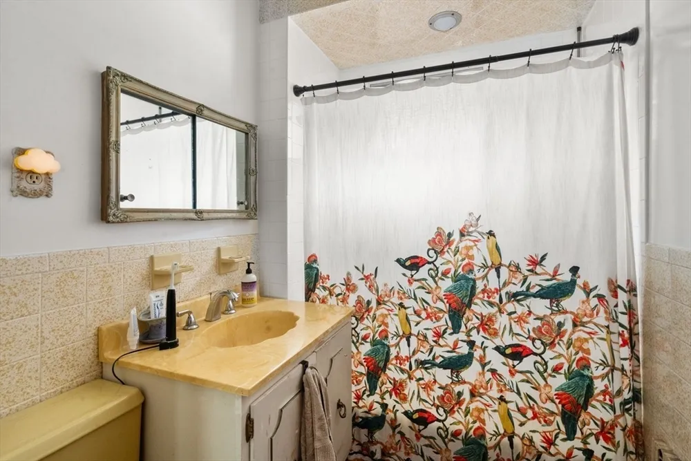 56 California St, Watertown, MA 02472