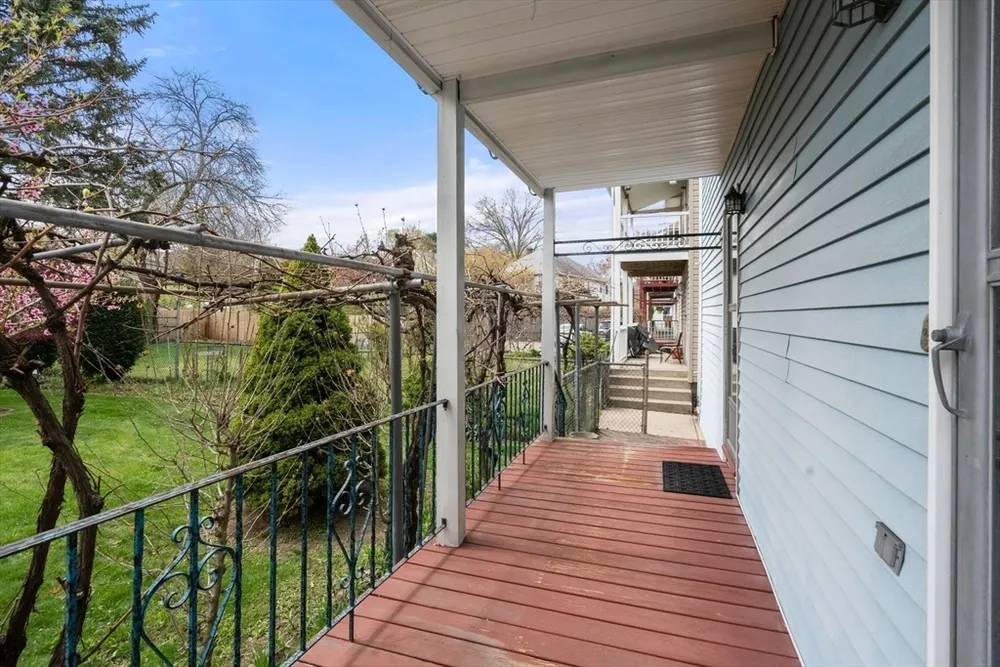 56 California St, Watertown, MA 02472