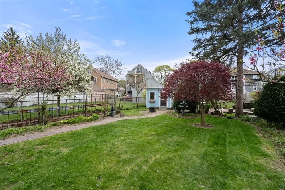 56 California St, Watertown, MA 02472