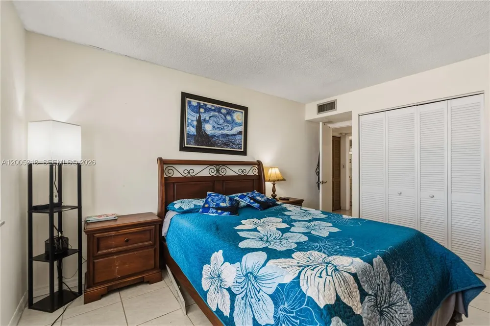 2851 NE 183rd St, Aventura, FL 33160
