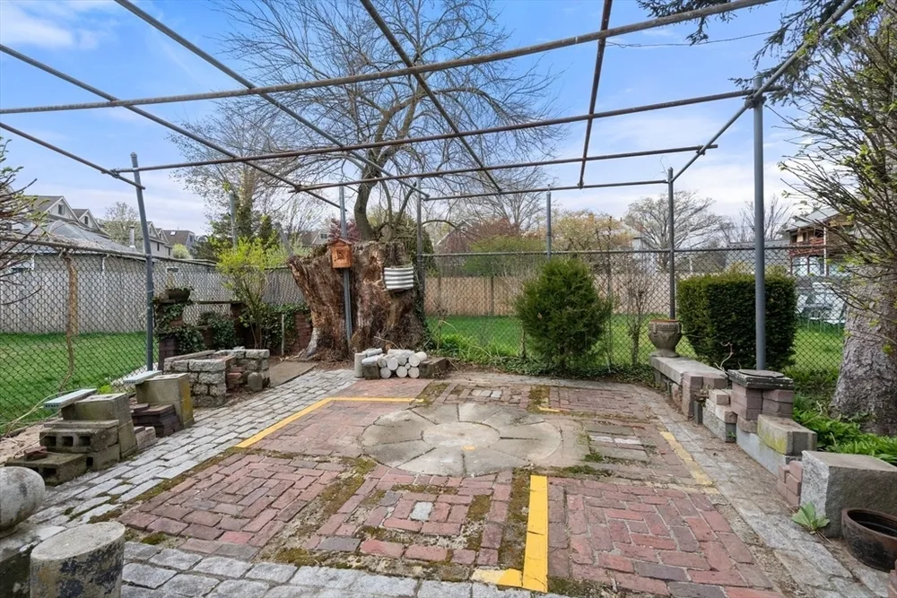 56 California St, Watertown, MA 02472