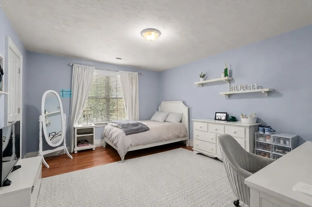 84 Glendale Rd, Needham, MA 02492