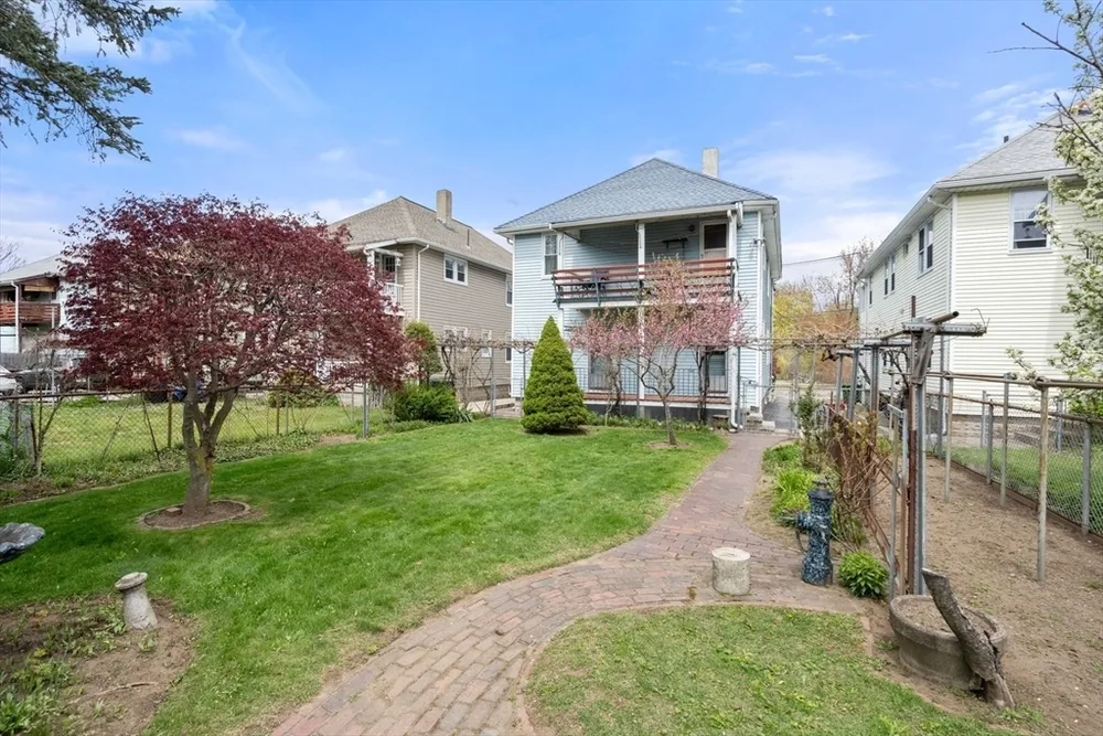 56 California St, Watertown, MA 02472