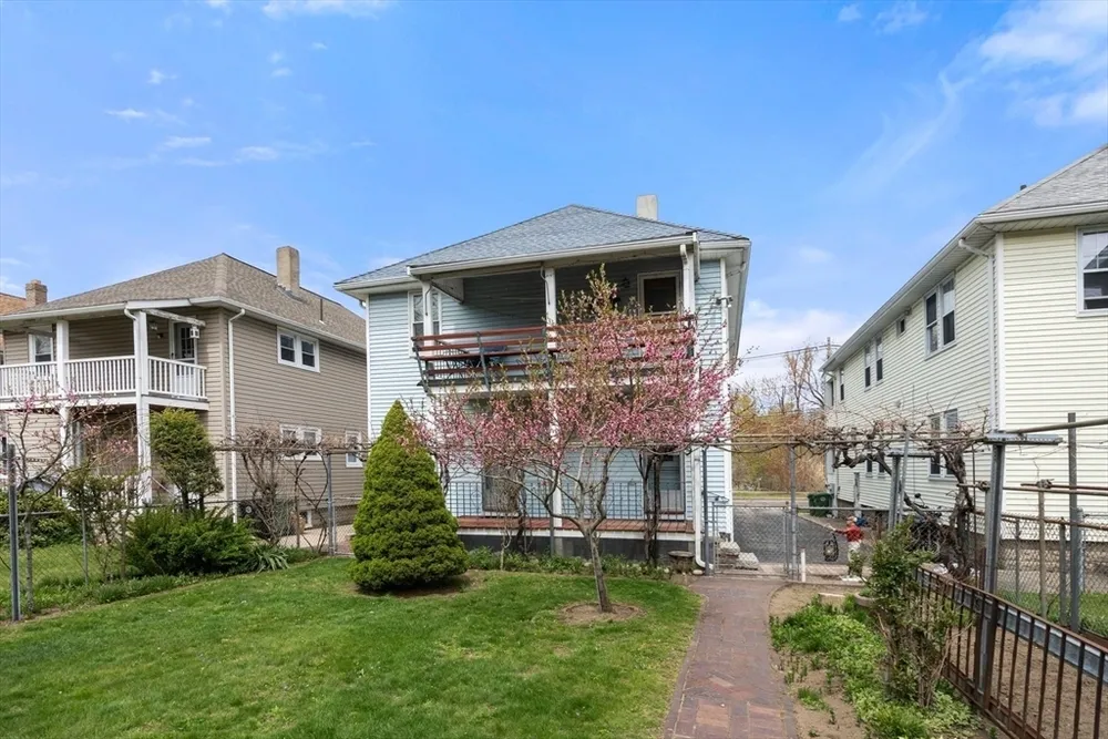 56 California St, Watertown, MA 02472