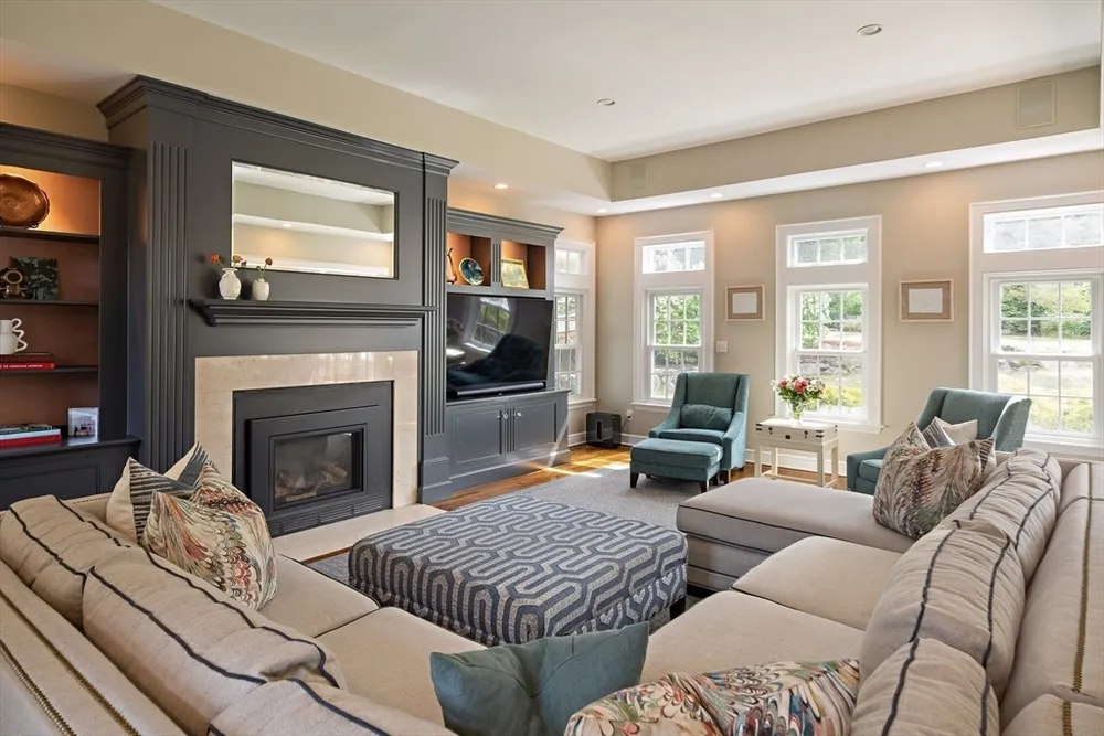 117 Forest St, Wellesley, MA 02481