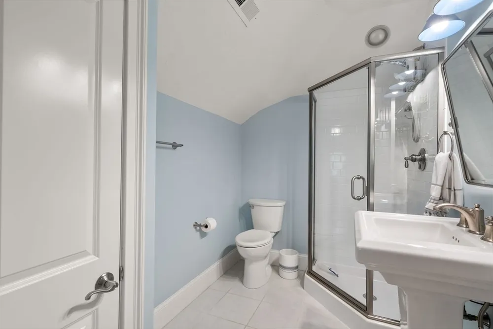 84 Glendale Rd, Needham, MA 02492