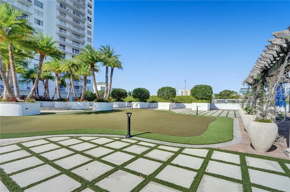 2851 NE 183rd St, Aventura, FL 33160