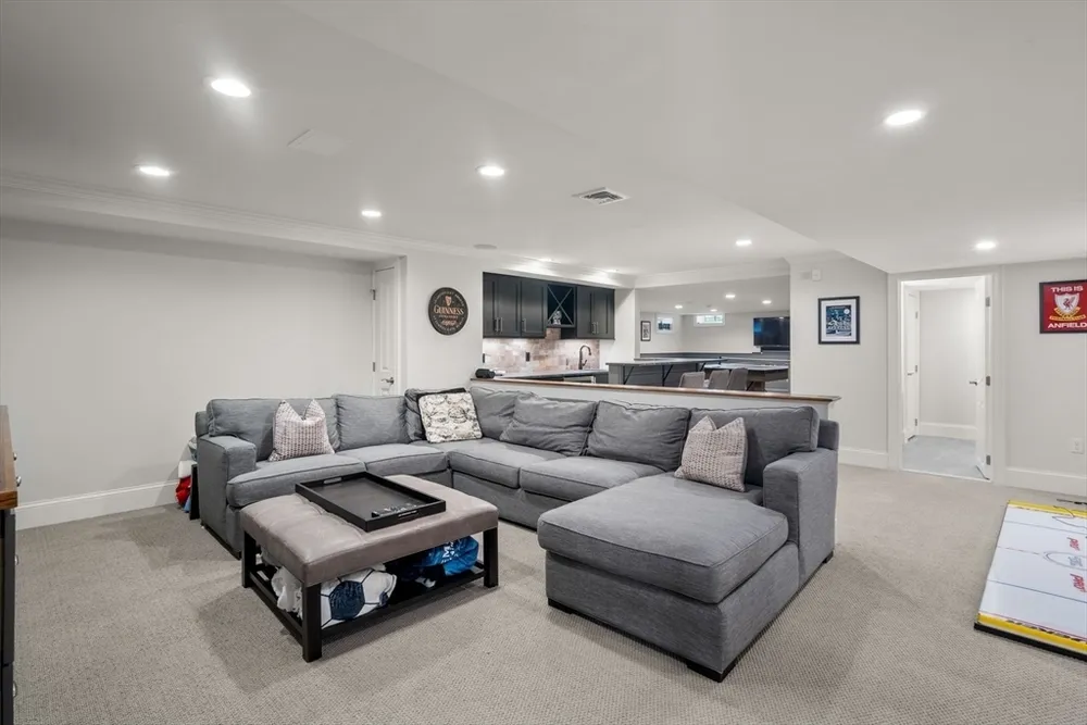 84 Glendale Rd, Needham, MA 02492