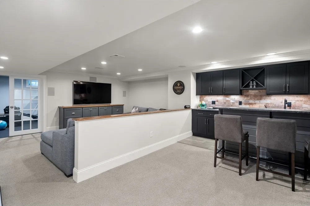 84 Glendale Rd, Needham, MA 02492