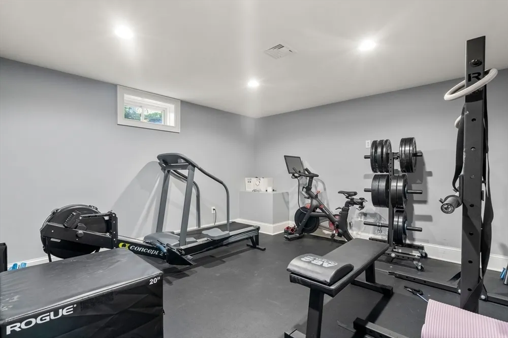 84 Glendale Rd, Needham, MA 02492
