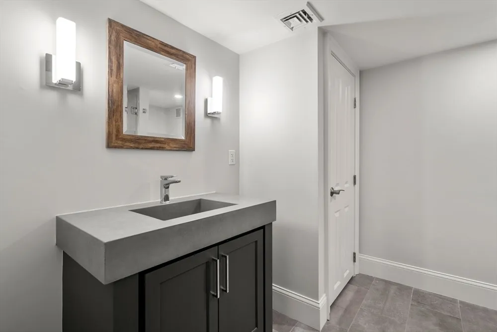 84 Glendale Rd, Needham, MA 02492