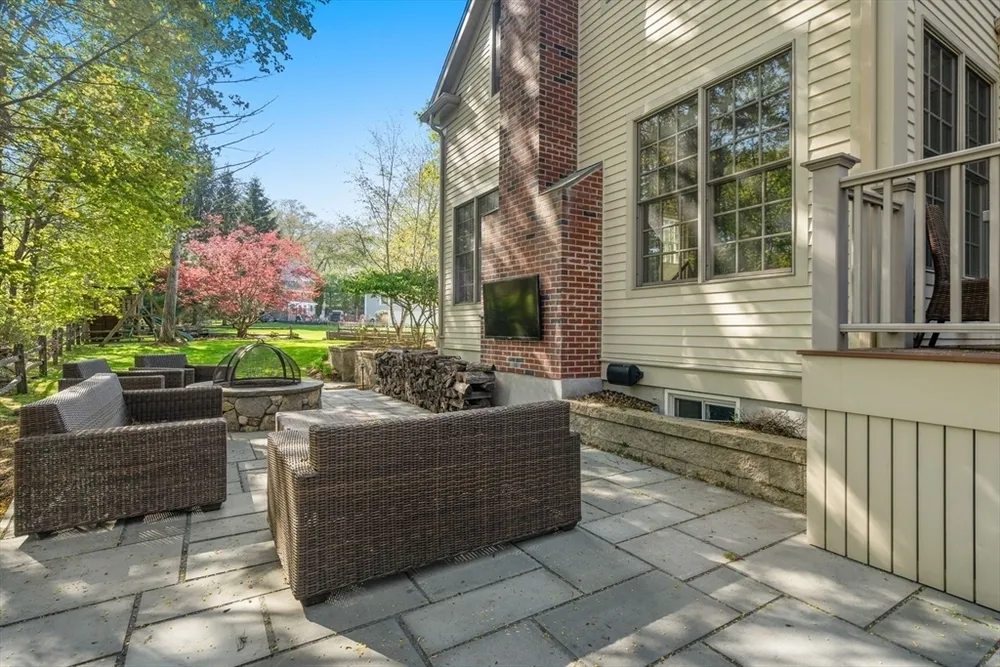 84 Glendale Rd, Needham, MA 02492