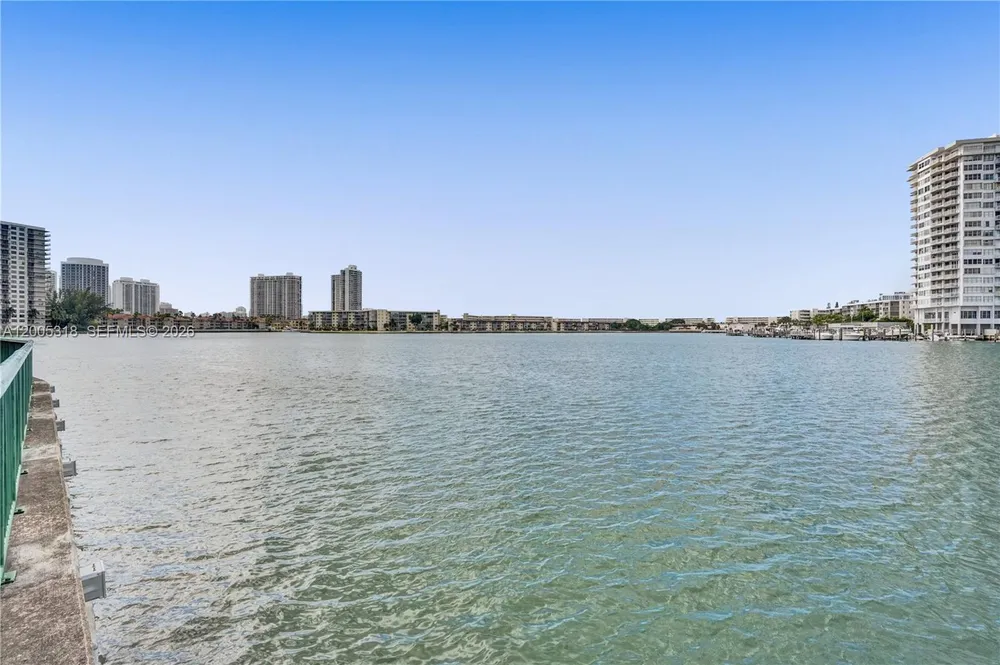 2851 NE 183rd St, Aventura, FL 33160
