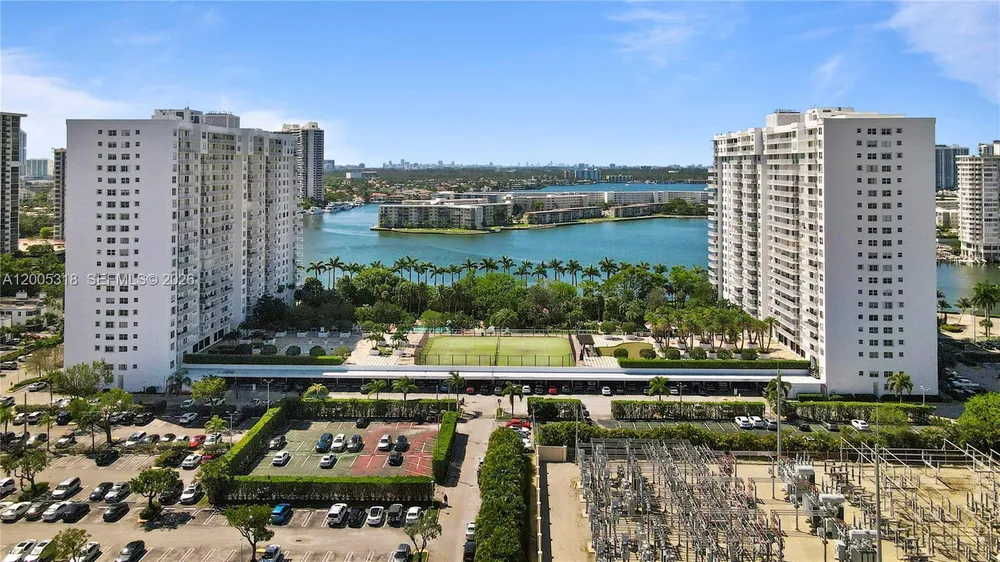 2851 NE 183rd St, Aventura, FL 33160