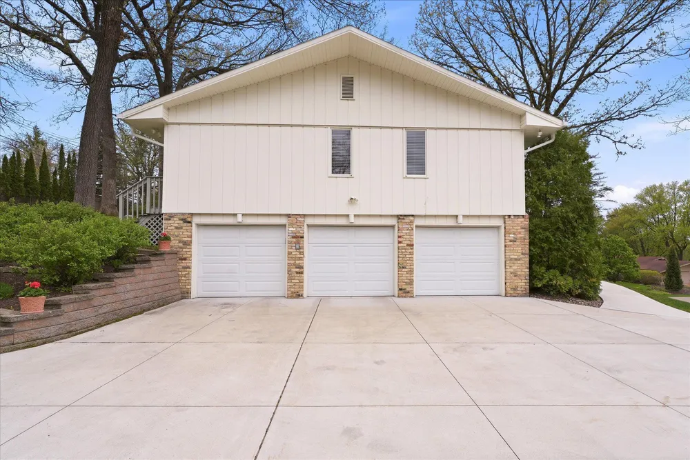 5717 View Ln, Edina, MN 55436
