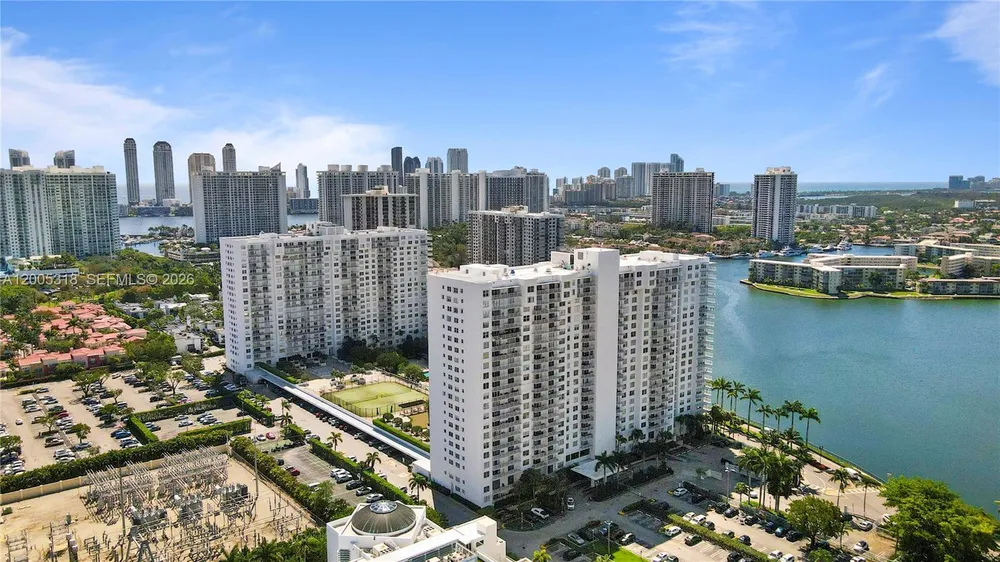 2851 NE 183rd St, Aventura, FL 33160