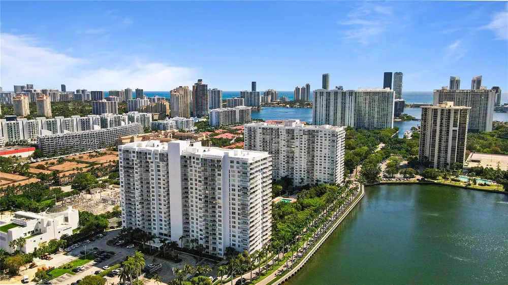 2851 NE 183rd St, Aventura, FL 33160