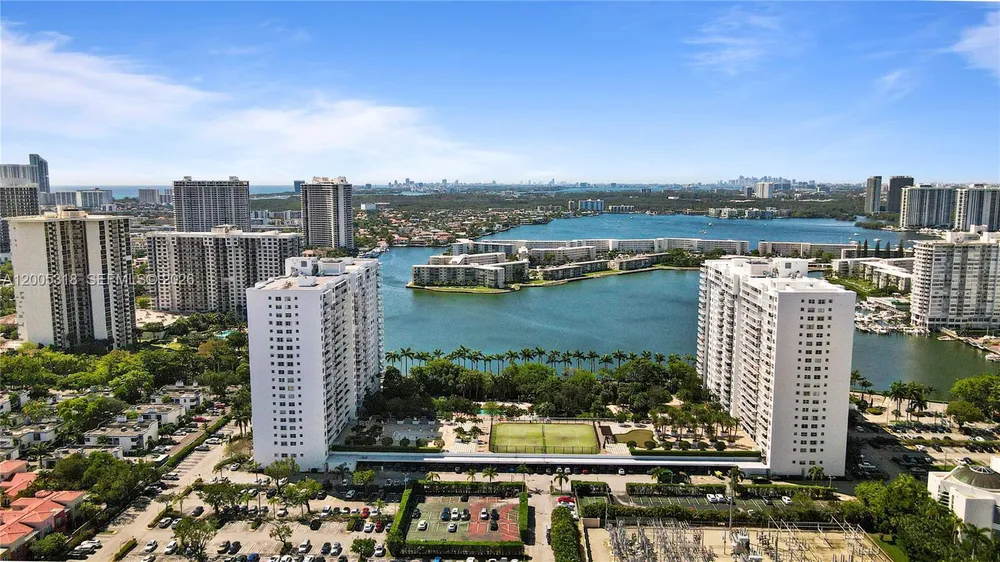 2851 NE 183rd St, Aventura, FL 33160