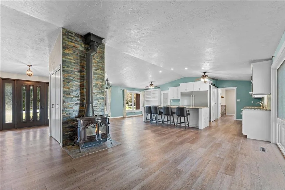 4482 Forest Rd, Oneida, WI 54155-9115