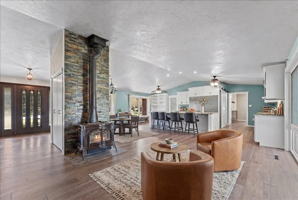 4482 Forest Rd, Oneida, WI 54155-9115