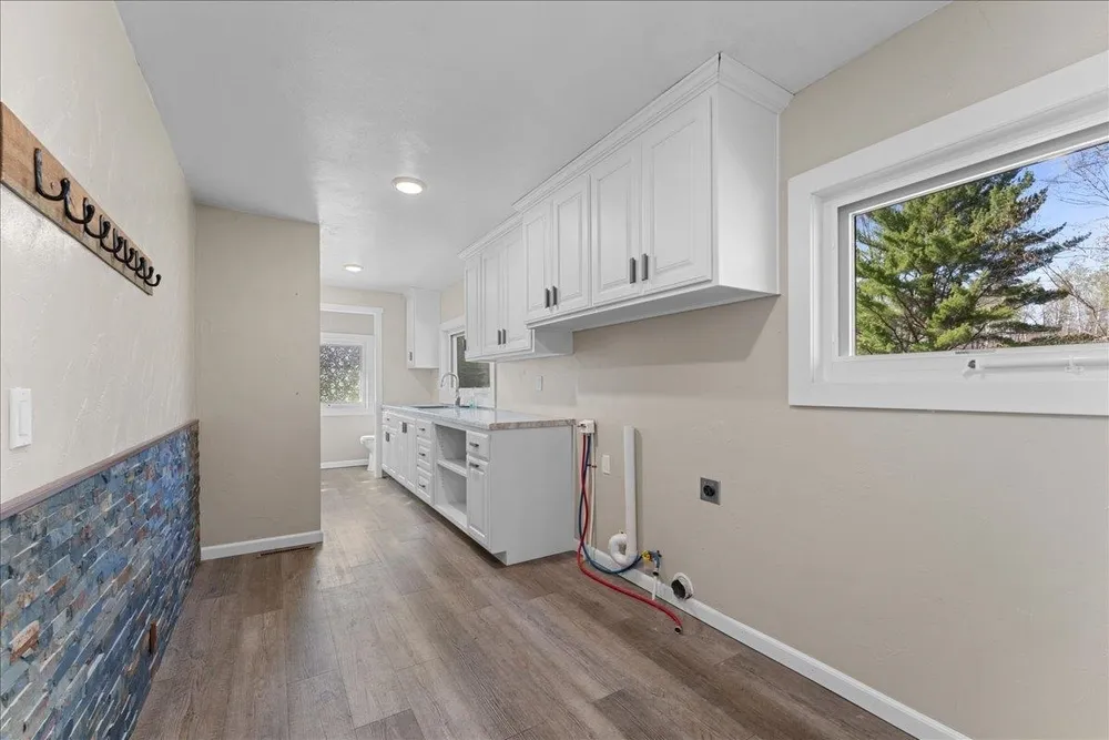 4482 Forest Rd, Oneida, WI 54155-9115