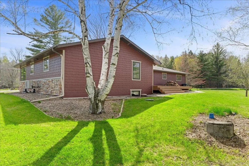 4482 Forest Rd, Oneida, WI 54155-9115