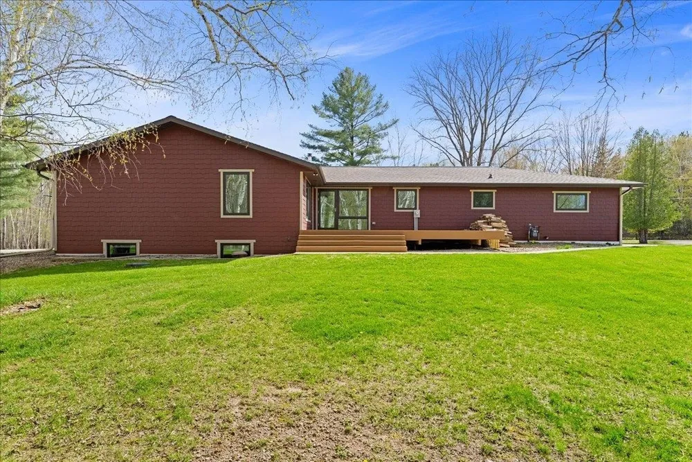 4482 Forest Rd, Oneida, WI 54155-9115