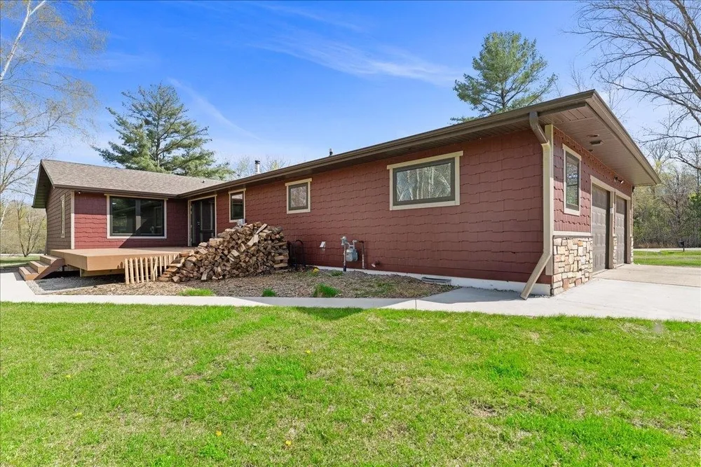 4482 Forest Rd, Oneida, WI 54155-9115