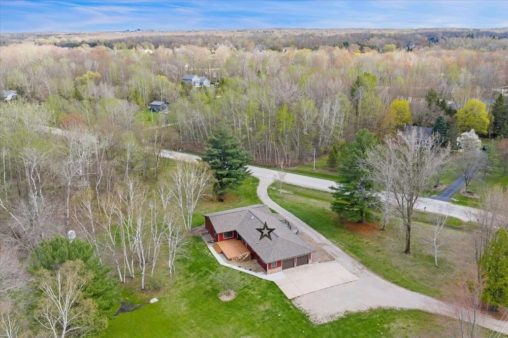 4482 Forest Rd, Oneida, WI 54155-9115