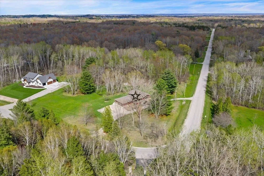 4482 Forest Rd, Oneida, WI 54155-9115