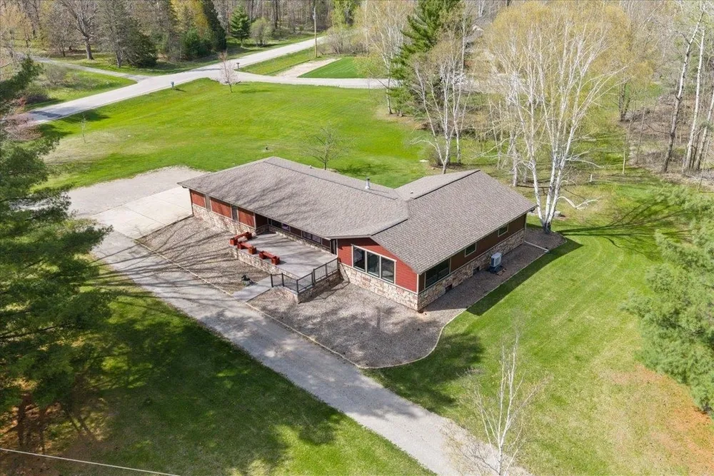 4482 Forest Rd, Oneida, WI 54155-9115