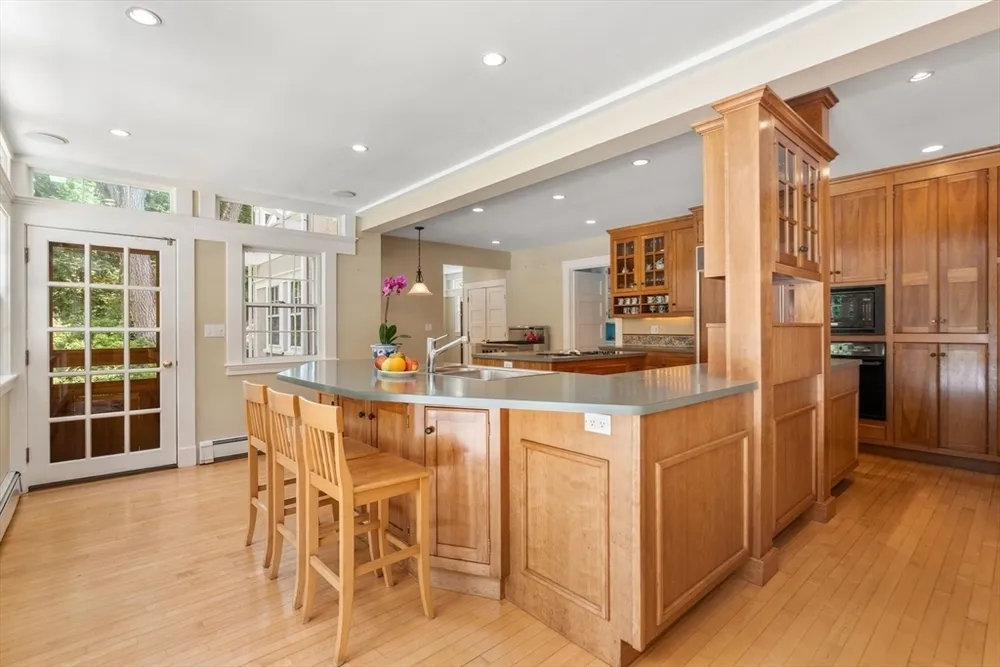 448 Washington St, Walpole, MA 02032